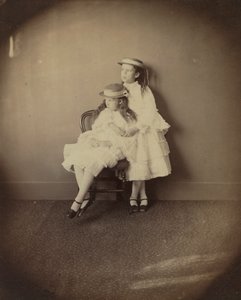 جوليا وإثيل أرنولد ، 1872. بواسطة لويس كارول