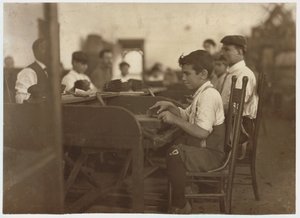طفل مبتدئ في مصنع سيجار De Pedro Casellas ، تامبا ، فلوريدا ، 1909 بواسطة لويس ويكس هاين