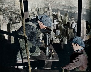تثبيت المسامير الأخيرة في مبنى Morning Mast of the Empire State ، c1931 بواسطة لويس ويكس هاين