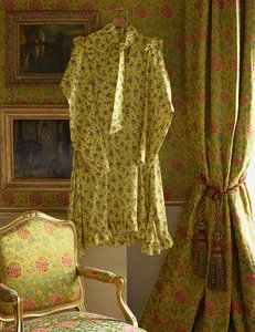 Countess of Burlington’s dress by Vetements, Spring/Summer 2016, Chatsworth House (photo) بواسطة غير معروف غير معروف