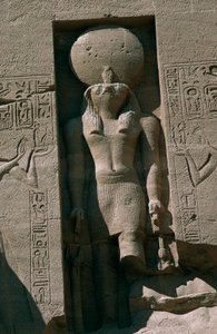 Egypt, Nubia, Abu Simbel, Great Temple of Ramses II, facade, niche with statue of sun god Ra بواسطة غير معروف غير معروف