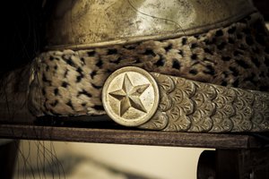 Historical reenactment: Helmet of the 23rd Regiment of Dragoons, French army, Napoleonic Wars بواسطة غير معروف غير معروف