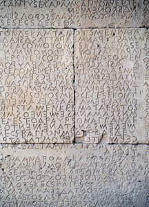Law code of Gortyn, Doric inscriptions on stone slabs, Gortyn, Crete, Greece, Greek civilization, 5th century BC, Detail (photo) بواسطة غير معروف غير معروف