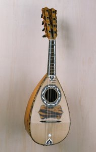 Neapolitan mandolin, musical instrument built in the workshop of the luthier Pasquale Scala in Praiano, Campania. Italy, 20th century بواسطة غير معروف غير معروف