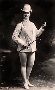 ليلي إيريس ، ممثلة ، 1906.