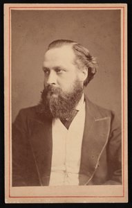 صورة للدكتور هنري مودسلي 1835-1918 ، بين 1873 و 1876.
