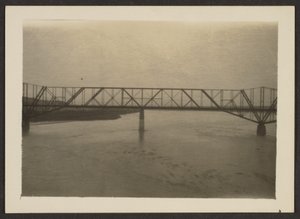 [الجسر] بواسطة لويس فليكنستين