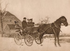 رجال ونساء في عربة تجرها الخيول ، 1937