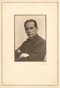 والتر غروبيوس 1883-1969 ، أوائل العشرينيات. بواسطة بطل لويس
