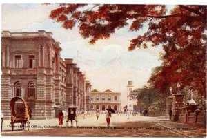 مكتب البريد العام ، كولومبو (على اليسار) ، مدخل Queens House (على اليمين) ، وبرج الساعة (على مسافة) ، c.1900-20 (صورة ملونة باليد)