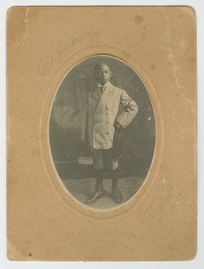 صورة لوسيوس هاربر الابن وهو يذهب إلى المدرسة ، كاليفورنيا. 1910. بواسطة لوسيوس هاربر
