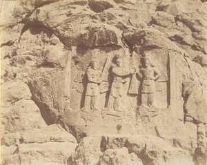 ٧ [تاج بستان ، حفل تتويج شابور الثاني ، كرمانشاه] ، أربعينيات وستينيات القرن التاسع عشر. بواسطة لويجي بيسشي