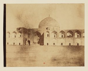 مسجد في الساحة الرئيسية لمسجد الشيخ أصفهان الشيخ لطف الله بواسطة لويجي بيسشي
