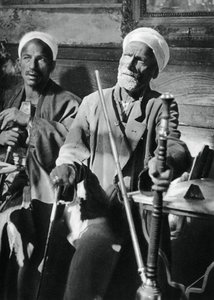 تدخين النرجيلة ، القاهرة ، 1937