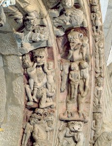 تفاصيل Portico de la Gloria بمناظر من حجر الجحيم