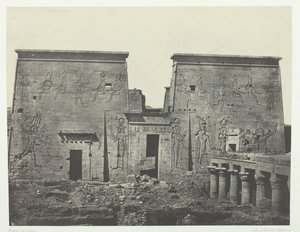 Drômos et Philônes ، المعبد الكبير لإيزيس في بيلونس ، النوبة ، 184951 ، طُبع عام 1852. بواسطة ماكسيم دو كامب