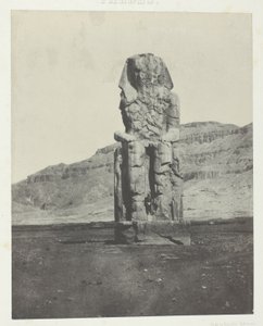 القرنة، تمثال أمنوفت الثالث، طيبة، اللوحة 56 من ألبوم "مصر والنوبة وفلسطين وسوريا" (1852) بواسطة ماكسيم دو كامب