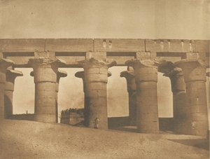الرواق الكبير لقصر أمنحتب الثالث ، الأقصر ، طيبة ، 1849-50. بواسطة ماكسيم دو كامب