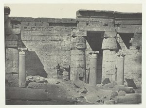 مدينة حبو ، برستيل قصر رمسيس ميامون ، طيبة ، 184951 ، طبعت عام 1852. بواسطة ماكسيم دو كامب