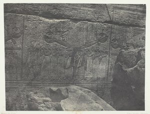 قصر الكرنك ، منحوتات خارجية للحرم الجرانيت ، طيبة ، 184951 ، طبعت عام 1852. بواسطة ماكسيم دو كامب