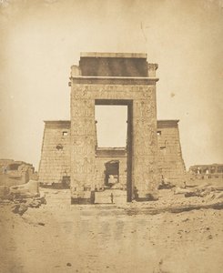 بروبيلون من معبد خونس ، في الكرنك ، طيبة ، 1849-50. بواسطة ماكسيم دو كامب