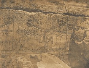 المنحوتات الخارجية للحرم الجرانيتي لقصر الكرنك طيبة فيليب-أ ... ، 1849-50. بواسطة ماكسيم دو كامب