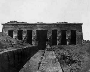 معبد الدندرة ، صعيد مصر ، 1852 بواسطة ماكسيم دو كامب