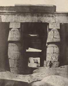 طيبة: الكرنك ، رواق معبد خونس ، 1850. بواسطة ماكسيم دو كامب