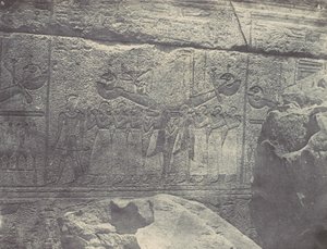 طيبة. قصر الكرنك. التماثيل الخارجية لمحمية الجرانيت ، 1850. بواسطة ماكسيم دو كامب