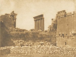 منظر عام لأطلال بعلبك من جهة الشرق ، أيلول ١٨٥٠. بواسطة ماكسيم دو كامب