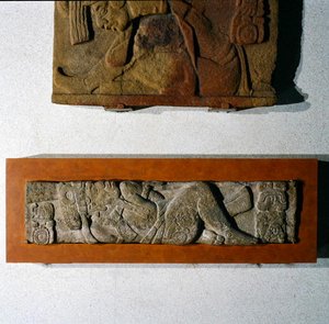 Lintel 27 من Tonina ، Chiapas ، المكسيك ، العصر الكلاسيكي المتأخر (600-900 م) (حجر) بواسطة المايا المايا
