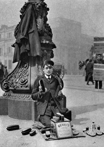 حذاء أسود ، لندن ، 1926-1927 بواسطة ماكليش