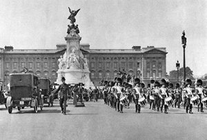 تغيير الحرس ، قصر باكنغهام ، لندن ، 1926-1927 بواسطة ماكليش