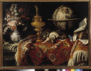 مزهرية زهور ونجوم كروية وكتب ومشغولات ذهبية على سجادة. لوحة رسمها Meiffren Conte (أو الكونت) (1630-1705) الإشارة الإلزامية: Collection fondation regards de Provence، Marseille (cm 92x121) بواسطة Meiffren (سي 1630-1705) كونتي
