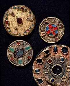 Archaeology of the Middle Ages (Middle Ages). Barbarian art of Gaul: fibules (from Latin fibula meaning attachment) in gold silver works in filigree, polychrome style. France, Merovingian period, 6th-7th century. Strasbourg, Musee d