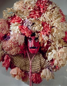 قناع زي للاحتفال بمهرجان Guelaguetza المكسيكي السنوي (الخشب والقش المضفر والورق)