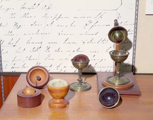 مكثف فاراداي الكروي، حوالي عام 1837 (وسائط مختلطة)