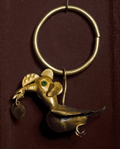 الفن قبل الكولومبي ، ثقافة Mochica (القبيح ، monchique): قرط مع طائر من الذهب. 200-500 apres JC Private Collection بواسطة موتشي موتشي