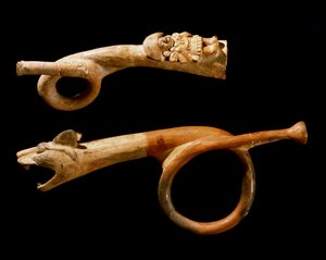 الفن ما قبل الكولومبي ، ثقافة Mochica (القبيح ، mochique): أبواق الطين. 200-500 ميلادي Goteborg ، متحف الإثنوغرافيا بواسطة موتشي موتشي