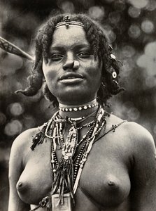 "بناء إمبراطورية" في العصر الفاشي: امرأة من كوناما ، 09/05/1936 (b / w photo)