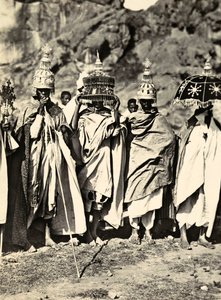 "بناء إمبراطورية" في العصر الفاشي: مجموعة من الكهنة الحبشي ، 09/05/1936 (b / w photo) بواسطة موديستينو بالدينيتي