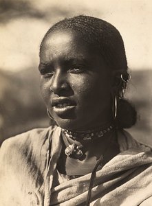 "بناء إمبراطورية" في العصر الفاشي: فتاة حبشية شابة ، 09/05/1936 (b / w photo)