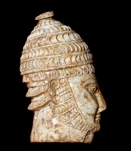 الفن الميسيني: رأس محارب صغير من العاج المنحوت من القبر الثالث ، ميسينا. القرنين الرابع عشر والثالث عشر قبل الميلاد. خافت. أثينا 5 سم ، المتحف الأثري الوطني