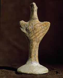 الفن الميسيني: معبود من الطين من Scoglio del Tonno (بونتا تونو ، تارانتو) في إيطاليا. العصر البرونزي 2000 ق.