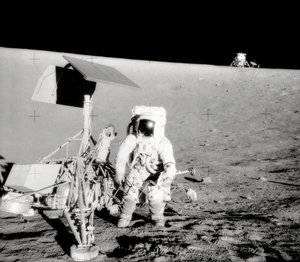 أبولو 12 - ناسا ، 1969. بواسطة صور وكالة ناسا