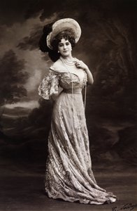 Lola Montez, stage name of the dancer Eliza Rosanna Gilbert (1821-1861), photograph by Nadar, pseudonym of Gaspard-Felix Tournachon (1820-1910) بواسطة نادار