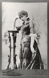 صورة لسارة برنهارد (1844-1923) تم التقاطها في الولايات المتحدة (صورة أبيض وأسود) بواسطة نابليون ساروني