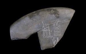 جزء من وعاء صخري منقوش ، c.3285 قبل الميلاد (الحجر الرملي المنحوت)