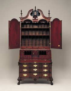 مكتب وخزانة كتب ، حوالي 1770-76 (الماهوجني ، الصنوبر الأصفر الجنوبي ، الصنوبر الأبيض الشرقي ، الحور الأصفر والنحاس الأصفر) بواسطة ناثانيل جولد