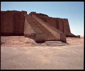 منظر لدرج الزقورة المعاد بناؤه ، 2050 قبل الميلاد